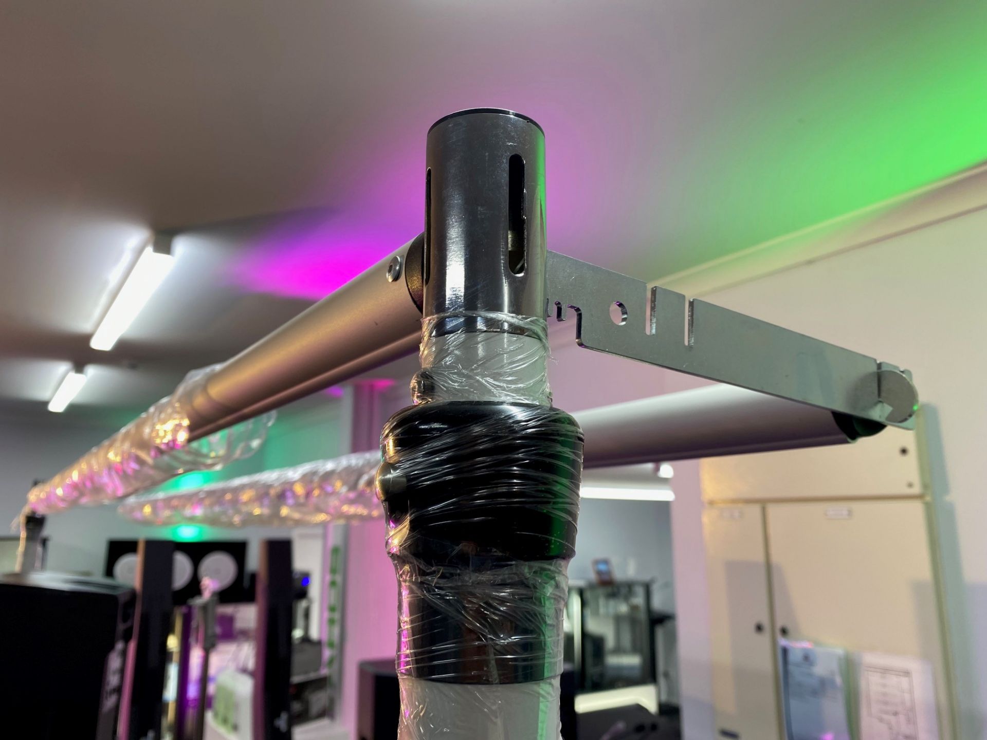 Double adapter for crossbar pole support 9" | Edwards Sound Systems